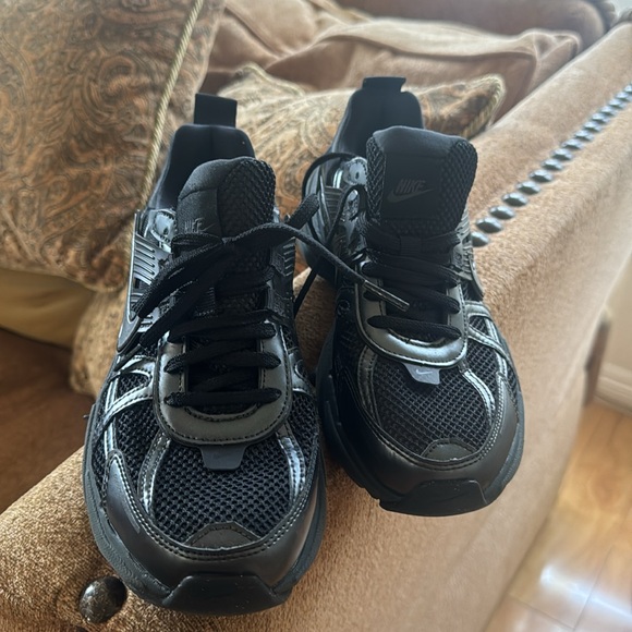 Nike trainers V2K Running shoes all black super stylish - Picture 2 of 5